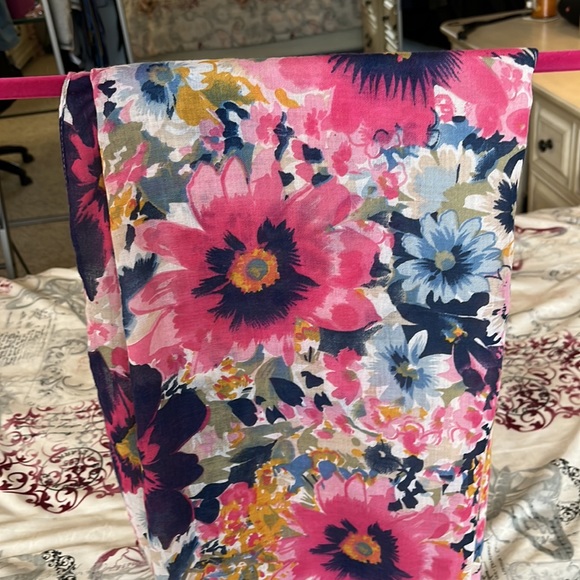 Beautiful floral Aldo scarf super versatile. - Picture 9 of 9
